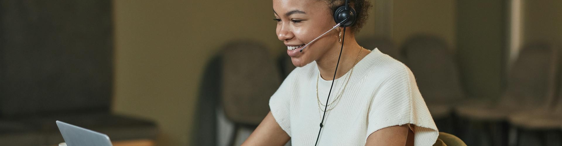 Customer service vs customer support: What’s the difference?